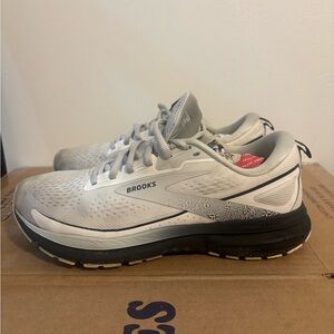 Brooks Running Sneakers Women's 9 Wide Silver Trace 3 'White Oyster' 1204011D191